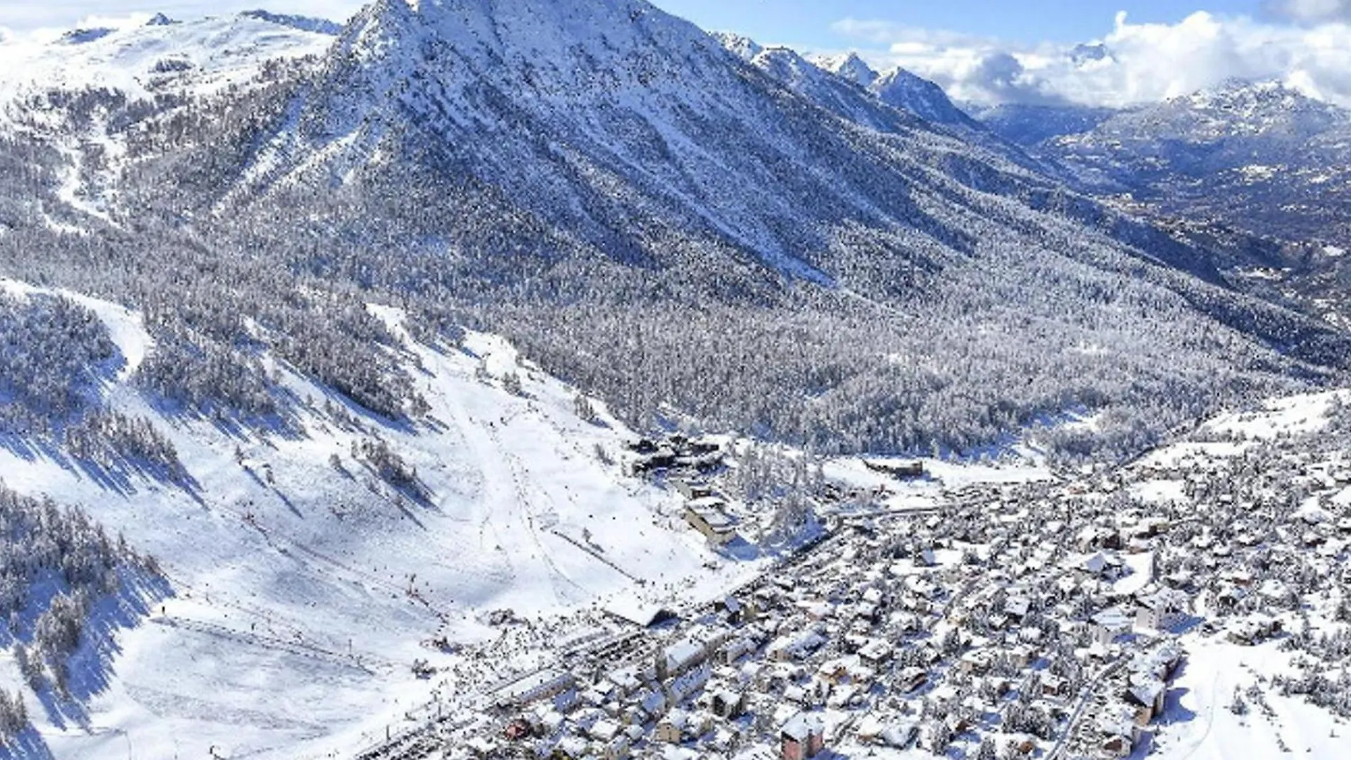 Appartement Renove Proche Des Pistes Avec Parking Et Balcon - Fr-1-445-150 Montgenevre 0*,  France