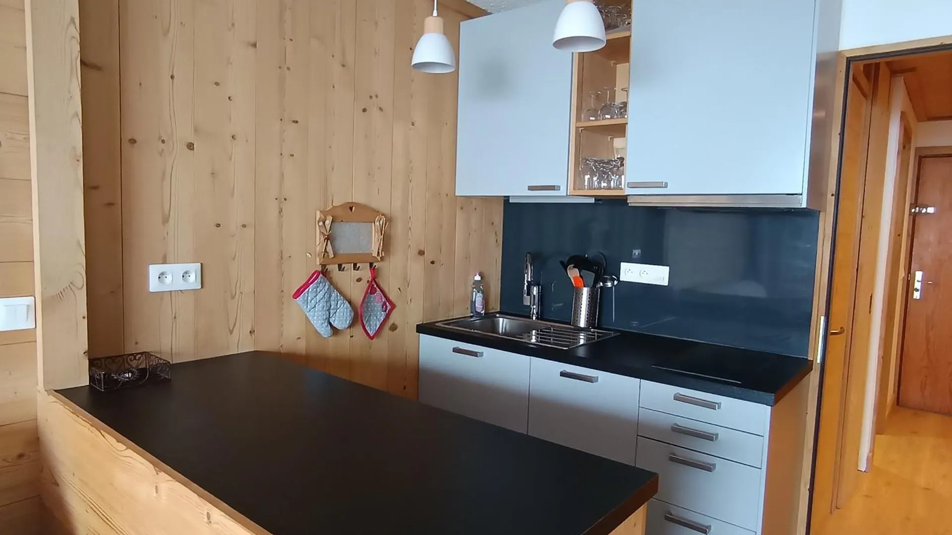 Appartement Renove Proche Des Pistes Avec Parking Et Balcon - Fr-1-445-150 Montgenevre Apartment