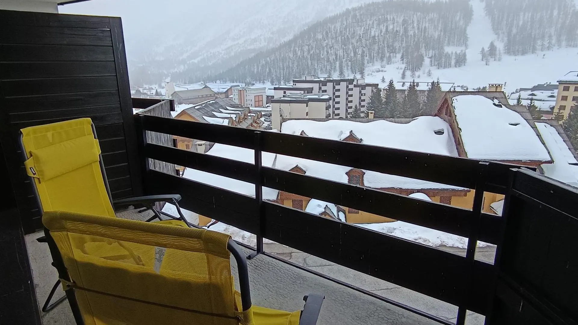 Appartement Renove Proche Des Pistes Avec Parking Et Balcon - Fr-1-445-150 Montgenevre Apartment